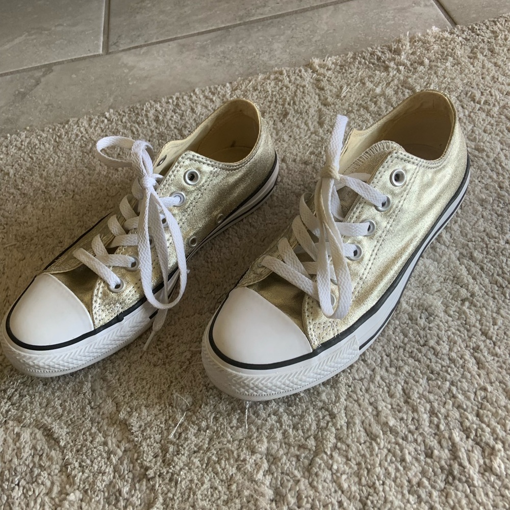 Gold Converse size 7